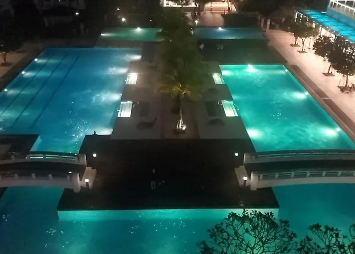 Luxurious In The Heart Of Makati Philippines